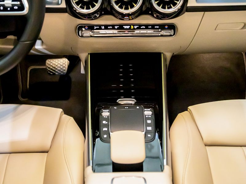 MERCEDES-BENZ GLB 200 1.3 CGI PROGRESSIVE 7G-DCT 2022/2023 PASTORE CAR COLLECTION BENTO GONÇALVES / Carros no Vale MERCEDES-BENZ GLB 200 1.3 CGI PROGRESSIVE 7G-DCT 2022/2023 PASTORE CAR COLLECTION BENTO GONÇALVES / Carros no Vale