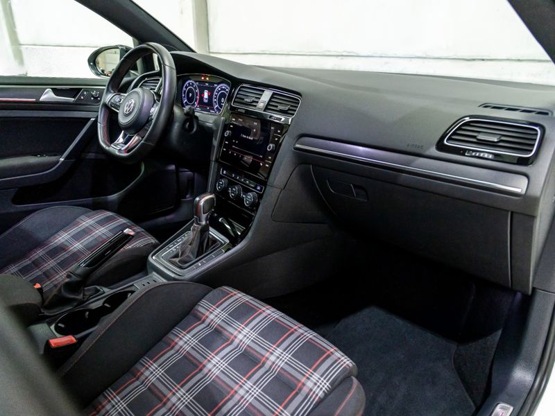 VOLKSWAGEN GOLF 2.0 350 TSI GTI DSG 2019/2019 PASTORE CAR COLLECTION BENTO GONÇALVES / Carros no Vale VOLKSWAGEN GOLF 2.0 350 TSI GTI DSG 2019/2019 PASTORE CAR COLLECTION BENTO GONÇALVES / Carros no Vale