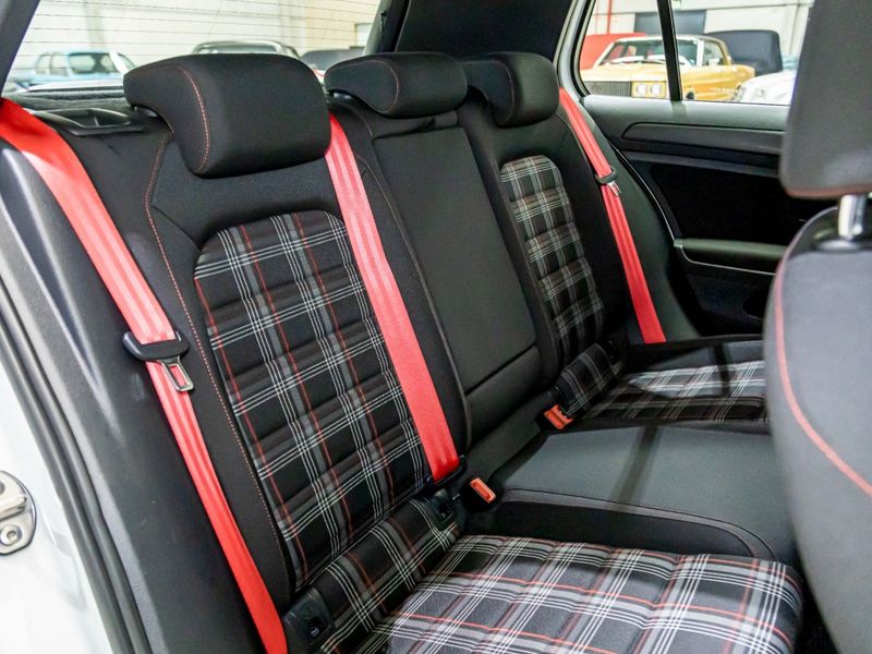 VOLKSWAGEN GOLF 2.0 350 TSI GTI DSG 2019/2019 PASTORE CAR COLLECTION BENTO GONÇALVES / Carros no Vale VOLKSWAGEN GOLF 2.0 350 TSI GTI DSG 2019/2019 PASTORE CAR COLLECTION BENTO GONÇALVES / Carros no Vale