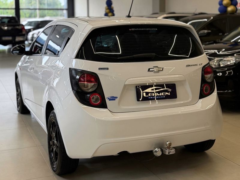 CHEVROLET SONIC 1.6 LT 16V 2012/2013 LEHMEN VEÍCULOS VENÂNCIO AIRES / Carros no Vale