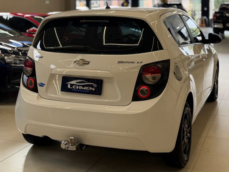 CHEVROLET SONIC 1.6 LT 16V 2012/2013 LEHMEN VEÍCULOS VENÂNCIO AIRES / Carros no Vale