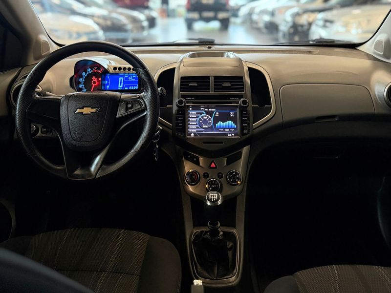 CHEVROLET SONIC 1.6 LT 16V 2012/2013 LEHMEN VEÍCULOS VENÂNCIO AIRES / Carros no Vale