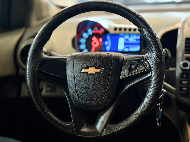 CHEVROLET SONIC 1.6 LT 16V 2012/2013 LEHMEN VEÍCULOS VENÂNCIO AIRES / Carros no Vale