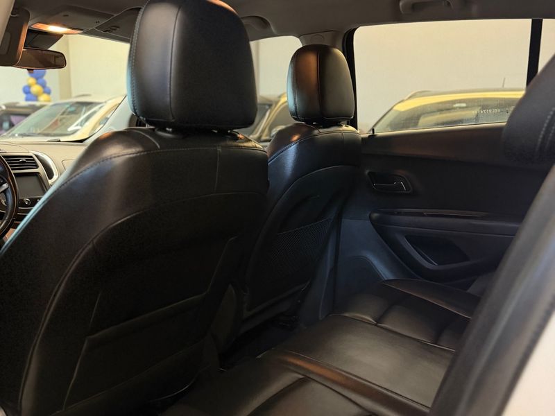 CHEVROLET TRACKER 1.8 MPFI LTZ 4X2 16V 2014/2014 LEHMEN VEÍCULOS VENÂNCIO AIRES / Carros no Vale