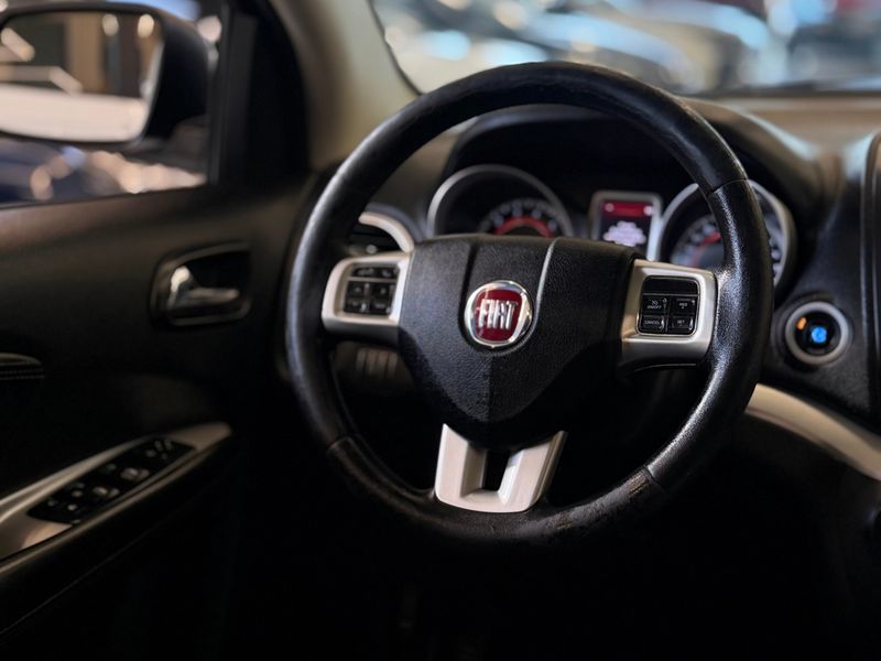 FIAT FREEMONT 2.4 PRECISION 16V 2011/2012 LEHMEN VEÍCULOS VENÂNCIO AIRES / Carros no Vale