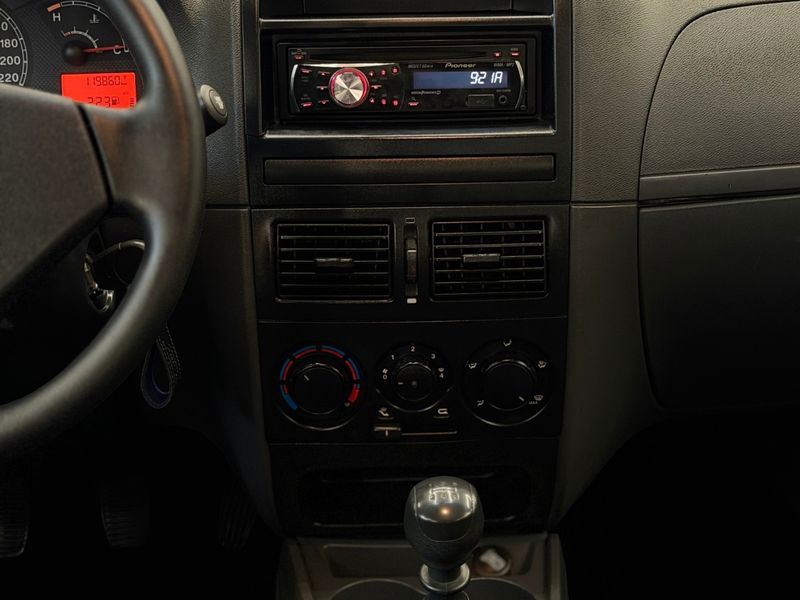FIAT SIENA 1.0 MPI EL CELEBRATION 8V 2010/2010 LEHMEN VEÍCULOS VENÂNCIO AIRES / Carros no Vale