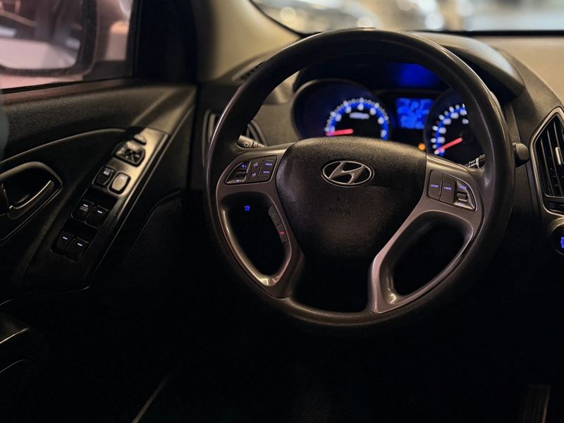 HYUNDAI IX35 2.0 MPFI GL 16V 2017/2018 LEHMEN VEÍCULOS VENÂNCIO AIRES / Carros no Vale