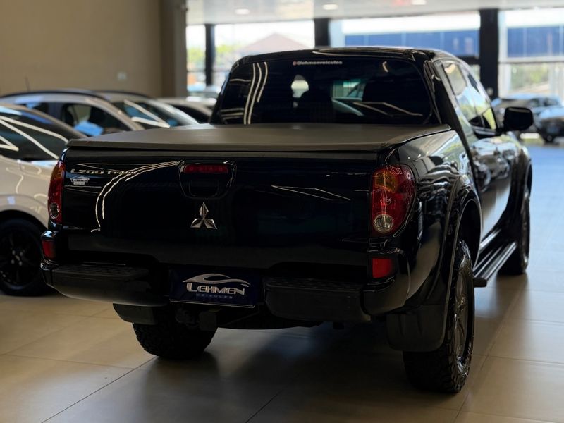 MITSUBISHI L200 TRITON 3.2 HPE 4X4 CD 16V TURBO INTERCOOLER 2014/2015 LEHMEN VEÍCULOS VENÂNCIO AIRES / Carros no Vale