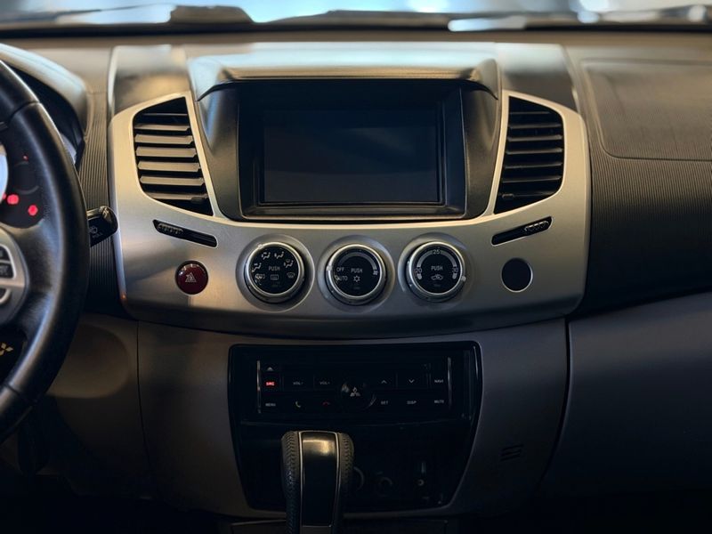 MITSUBISHI L200 TRITON 3.2 HPE 4X4 CD 16V TURBO INTERCOOLER 2014/2015 LEHMEN VEÍCULOS VENÂNCIO AIRES / Carros no Vale