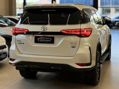 TOYOTA HILUX SW4 SRX PLAT 4X4 2.8 TB DIE 2024/2025 LEHMEN VEÍCULOS VENÂNCIO AIRES / Carros no Vale