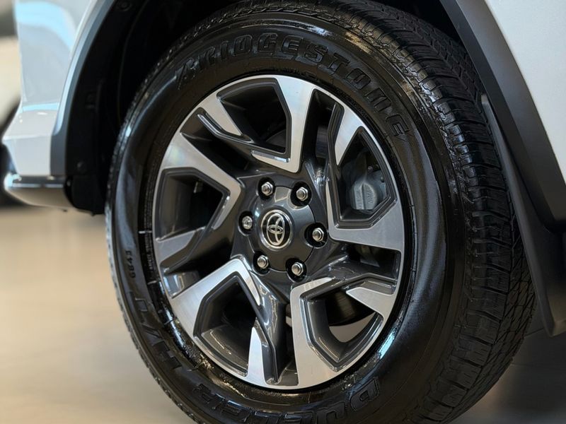 TOYOTA HILUX SW4 SRX PLAT 4X4 2.8 TB DIE 2024/2025 LEHMEN VEÍCULOS VENÂNCIO AIRES / Carros no Vale