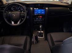 TOYOTA HILUX SW4 SRX PLAT 4X4 2.8 TB DIE 2024/2025 LEHMEN VEÍCULOS VENÂNCIO AIRES / Carros no Vale