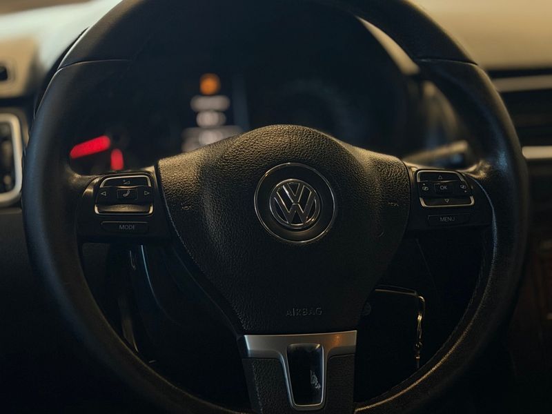 VOLKSWAGEN SPACEFOX 1.6 MI TREND 8V AUTOMATIZADO 2012/2013 LEHMEN VEÍCULOS VENÂNCIO AIRES / Carros no Vale