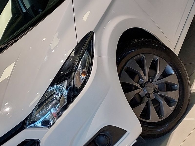 Chevrolet ONIX 1.0 JOY 8V HATCH BLACK EDITION FLEX MEC 2021/2021 BETIOLO NOVOS E SEMINOVOS LAJEADO / Carros no Vale Chevrolet ONIX 1.0 JOY 8V HATCH BLACK EDITION FLEX MEC 2021/2021 BETIOLO NOVOS E SEMINOVOS LAJEADO / Carros no Vale