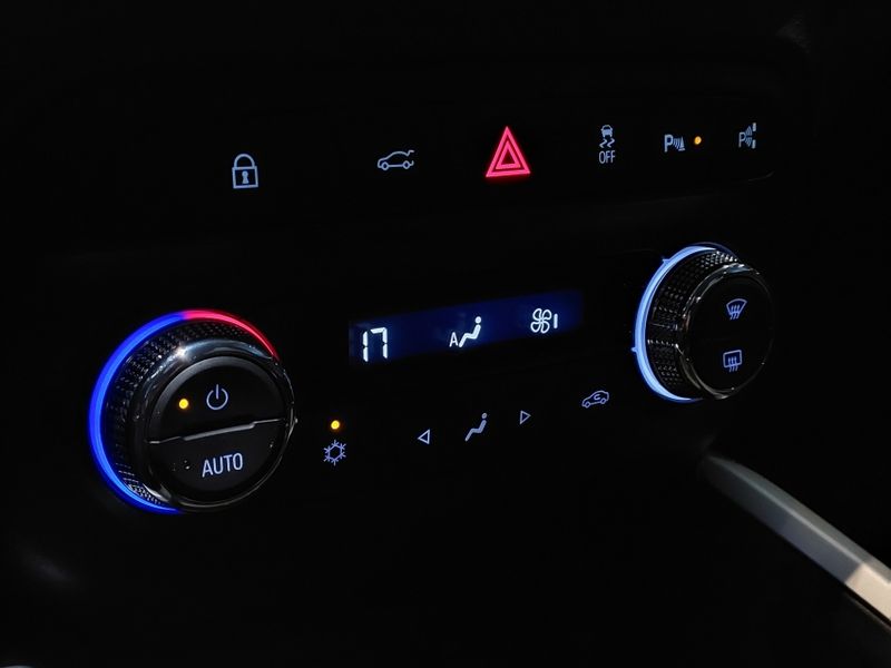 Chevrolet ONIX 1.0 TURBO FLEX PLUS PREMIER AUTOMÁTICO 2023/2024 BETIOLO NOVOS E SEMINOVOS LAJEADO / Carros no Vale Chevrolet ONIX 1.0 TURBO FLEX PLUS PREMIER AUTOMÁTICO 2023/2024 BETIOLO NOVOS E SEMINOVOS LAJEADO / Carros no Vale