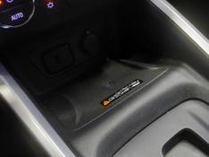 Chevrolet ONIX 1.0 TURBO FLEX PLUS PREMIER AUTOMÁTICO 2023/2024 BETIOLO NOVOS E SEMINOVOS LAJEADO / Carros no Vale