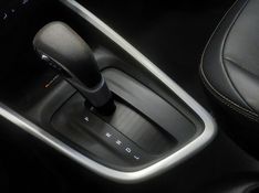 Chevrolet ONIX 1.0 TURBO FLEX PLUS PREMIER AUTOMÁTICO 2023/2024 BETIOLO NOVOS E SEMINOVOS LAJEADO / Carros no Vale
