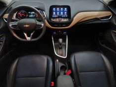 Chevrolet ONIX 1.0 TURBO FLEX PLUS PREMIER AUTOMÁTICO 2023/2024 BETIOLO NOVOS E SEMINOVOS LAJEADO / Carros no Vale