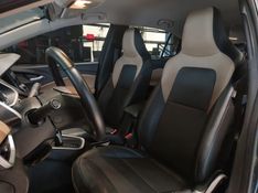 Chevrolet ONIX 1.0 TURBO FLEX PLUS PREMIER AUTOMÁTICO 2023/2024 BETIOLO NOVOS E SEMINOVOS LAJEADO / Carros no Vale