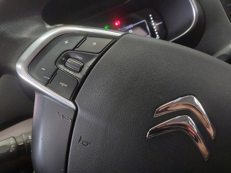 Citroen C4 LOUNGE 1.6 THP FLEX LIVE BUSINESS BVA 2018/2019 BETIOLO NOVOS E SEMINOVOS LAJEADO / Carros no Vale Citroen C4 LOUNGE 1.6 THP FLEX LIVE BUSINESS BVA 2018/2019 BETIOLO NOVOS E SEMINOVOS LAJEADO / Carros no Vale