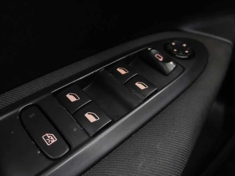 Citroen C4 LOUNGE 1.6 THP FLEX LIVE BUSINESS BVA 2018/2019 BETIOLO NOVOS E SEMINOVOS LAJEADO / Carros no Vale Citroen C4 LOUNGE 1.6 THP FLEX LIVE BUSINESS BVA 2018/2019 BETIOLO NOVOS E SEMINOVOS LAJEADO / Carros no Vale