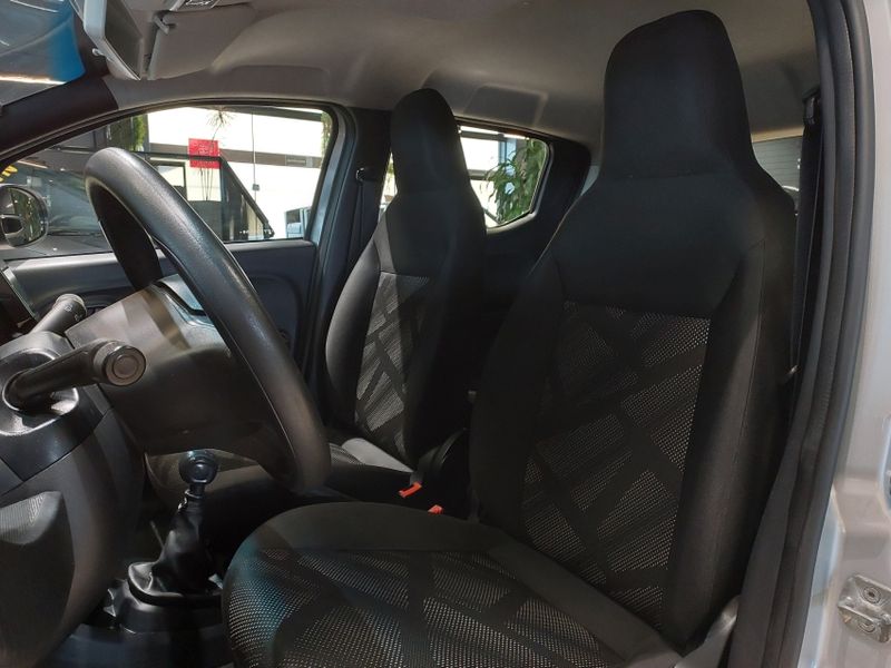 Fiat MOBI 1.0 EVO FLEX LIKE MANUAL 2022/2023 BETIOLO NOVOS E SEMINOVOS LAJEADO / Carros no Vale Fiat MOBI 1.0 EVO FLEX LIKE MANUAL 2022/2023 BETIOLO NOVOS E SEMINOVOS LAJEADO / Carros no Vale