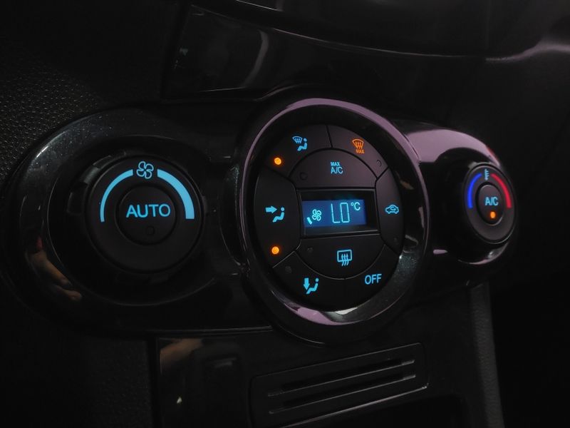 Ford FIESTA 1.6 TI-VCT FLEX TITANIUM POWERSHIFT 2017/2018 BETIOLO NOVOS E SEMINOVOS LAJEADO / Carros no Vale