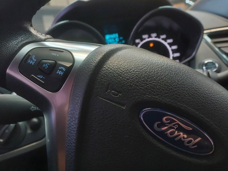 Ford FIESTA 1.6 TI-VCT FLEX TITANIUM POWERSHIFT 2017/2018 BETIOLO NOVOS E SEMINOVOS LAJEADO / Carros no Vale
