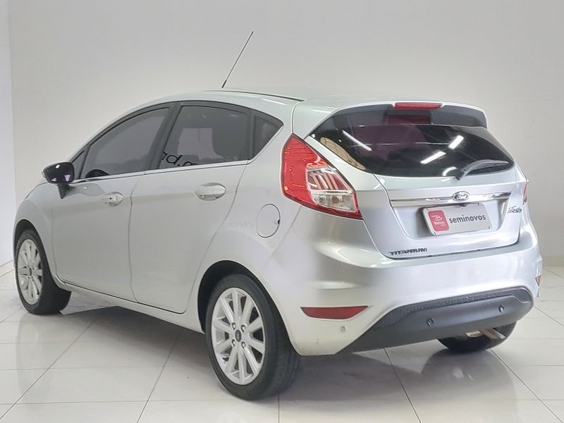 Ford FIESTA 1.6 TI-VCT FLEX TITANIUM POWERSHIFT 2017/2018 BETIOLO NOVOS E SEMINOVOS LAJEADO / Carros no Vale