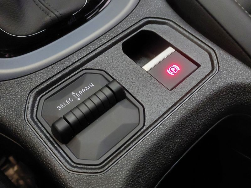 JEEP AVENGER LONGITUDE T200 HYBRID MHEV FLEX CVT 2026/2027 BETIOLO NOVOS E SEMINOVOS LAJEADO / Carros no Vale JEEP AVENGER LONGITUDE T200 HYBRID MHEV FLEX CVT 2026/2027 BETIOLO NOVOS E SEMINOVOS LAJEADO / Carros no Vale