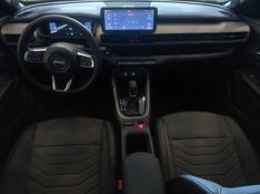 JEEP AVENGER LONGITUDE T200 HYBRID MHEV FLEX CVT 2026/2027 BETIOLO NOVOS E SEMINOVOS LAJEADO / Carros no Vale