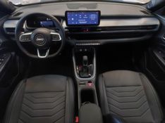 JEEP AVENGER LONGITUDE T200 HYBRID MHEV FLEX CVT 2026/2027 BETIOLO NOVOS E SEMINOVOS LAJEADO / Carros no Vale