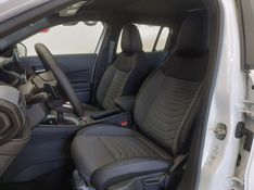 JEEP AVENGER LONGITUDE T200 HYBRID MHEV FLEX CVT 2026/2027 BETIOLO NOVOS E SEMINOVOS LAJEADO / Carros no Vale