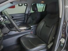 JEEP COMMANDER 1.3 T270 TURBO FLEX LIMITED AT6 2022/2022 BETIOLO NOVOS E SEMINOVOS LAJEADO / Carros no Vale