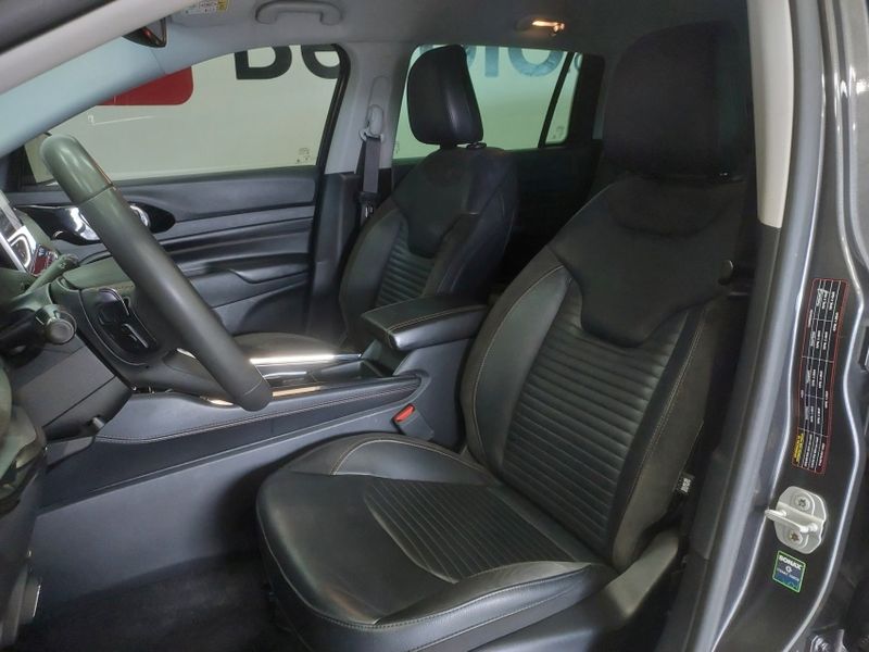 JEEP COMMANDER 1.3 T270 TURBO FLEX LIMITED AT6 2022/2022 BETIOLO NOVOS E SEMINOVOS LAJEADO / Carros no Vale