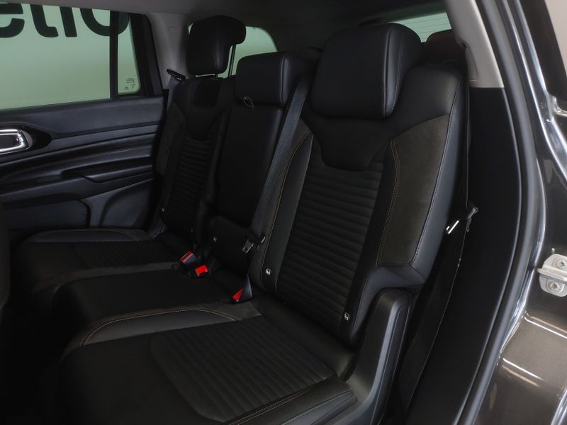 JEEP COMMANDER 1.3 T270 TURBO FLEX LIMITED AT6 2022/2022 BETIOLO NOVOS E SEMINOVOS LAJEADO / Carros no Vale