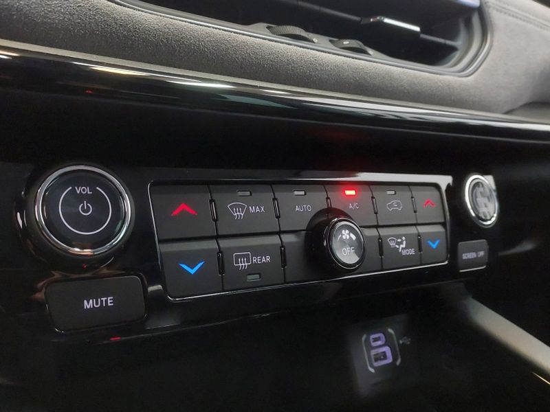 JEEP COMMANDER 1.3 T270 TURBO FLEX LIMITED MHEV AT6 2026/2027 BETIOLO NOVOS E SEMINOVOS LAJEADO / Carros no Vale