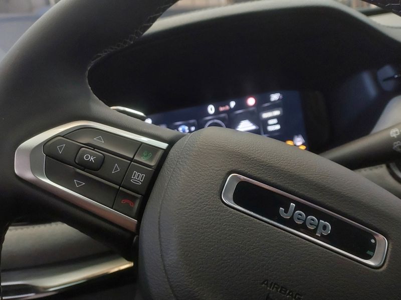 JEEP COMMANDER 1.3 T270 TURBO FLEX LIMITED MHEV AT6 2026/2027 BETIOLO NOVOS E SEMINOVOS LAJEADO / Carros no Vale