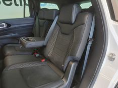 JEEP COMMANDER 2.0 HURRICANE 4 TURBO GASOLINA BLACKHAWK AT9 2026/2027 BETIOLO NOVOS E SEMINOVOS LAJEADO / Carros no Vale