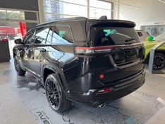 JEEP COMMANDER 2.0 HURRICANE 4 TURBO GASOLINA BLACKHAWK AT9 2026/2027 BETIOLO NOVOS E SEMINOVOS LAJEADO / Carros no Vale