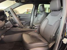 JEEP COMMANDER 2.0 HURRICANE 4 TURBO GASOLINA BLACKHAWK AT9 2026/2027 BETIOLO NOVOS E SEMINOVOS LAJEADO / Carros no Vale