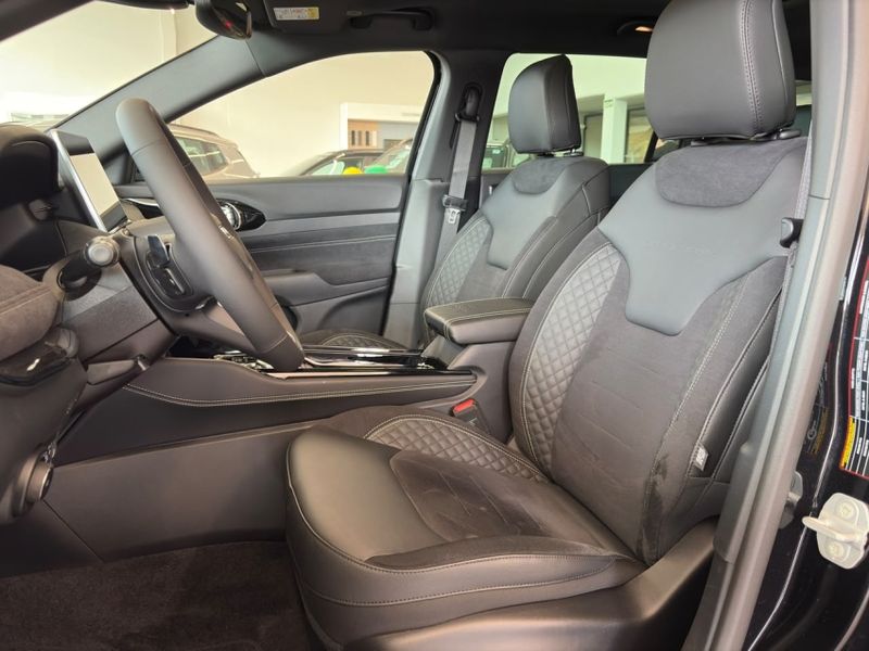JEEP COMMANDER 2.0 HURRICANE 4 TURBO GASOLINA BLACKHAWK AT9 2026/2027 BETIOLO NOVOS E SEMINOVOS LAJEADO / Carros no Vale JEEP COMMANDER 2.0 HURRICANE 4 TURBO GASOLINA BLACKHAWK AT9 2026/2027 BETIOLO NOVOS E SEMINOVOS LAJEADO / Carros no Vale