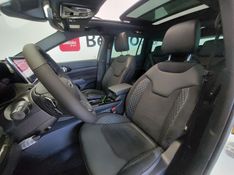 JEEP COMMANDER 2.0 HURRICANE 4 TURBO GASOLINA BLACKHAWK AT9 2026/2027 BETIOLO NOVOS E SEMINOVOS LAJEADO / Carros no Vale