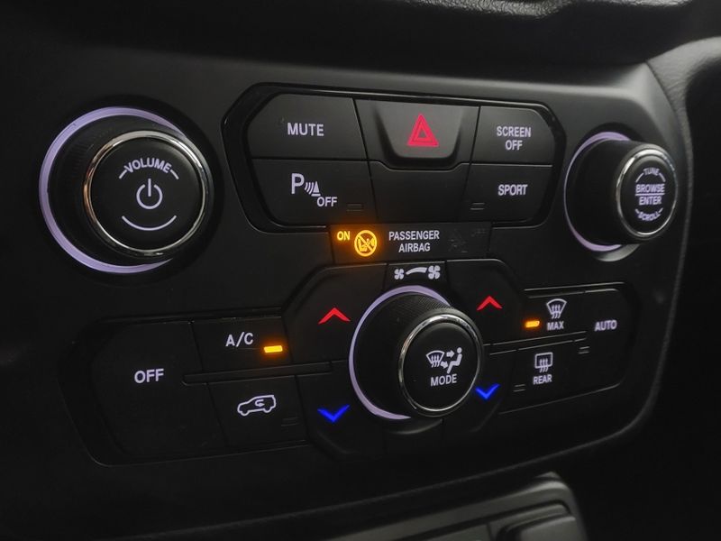 JEEP RENEGADE 1.8 16V FLEX LONGITUDE 4P AUTOMÁTICO 2019/2020 BETIOLO NOVOS E SEMINOVOS LAJEADO / Carros no Vale JEEP RENEGADE 1.8 16V FLEX LONGITUDE 4P AUTOMÁTICO 2019/2020 BETIOLO NOVOS E SEMINOVOS LAJEADO / Carros no Vale