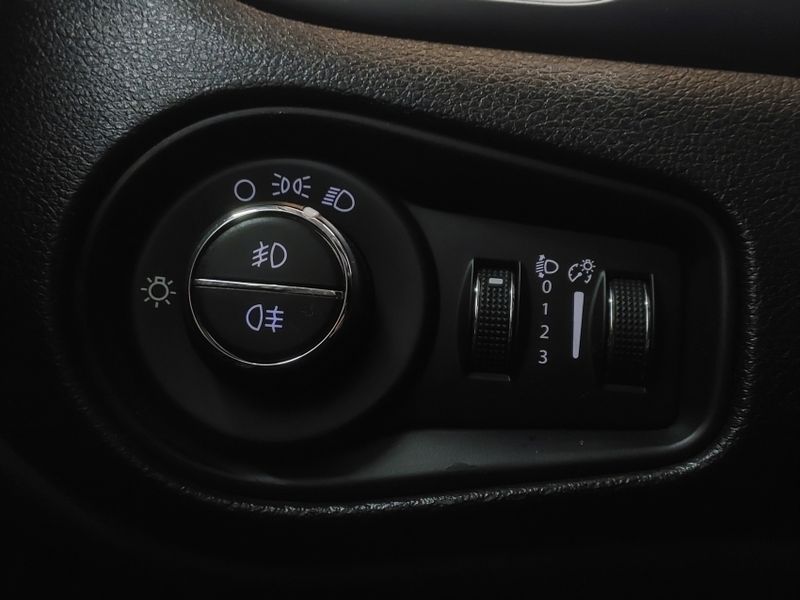 JEEP RENEGADE 1.8 16V FLEX LONGITUDE 4P AUTOMÁTICO 2019/2020 BETIOLO NOVOS E SEMINOVOS LAJEADO / Carros no Vale JEEP RENEGADE 1.8 16V FLEX LONGITUDE 4P AUTOMÁTICO 2019/2020 BETIOLO NOVOS E SEMINOVOS LAJEADO / Carros no Vale