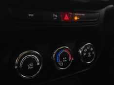 JEEP RENEGADE 1.8 16V FLEX SPORT 4P MANUAL 2018/2018 BETIOLO NOVOS E SEMINOVOS LAJEADO / Carros no Vale