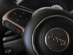 JEEP RENEGADE 1.8 16V FLEX SPORT 4P MANUAL 2018/2018 BETIOLO NOVOS E SEMINOVOS LAJEADO / Carros no Vale