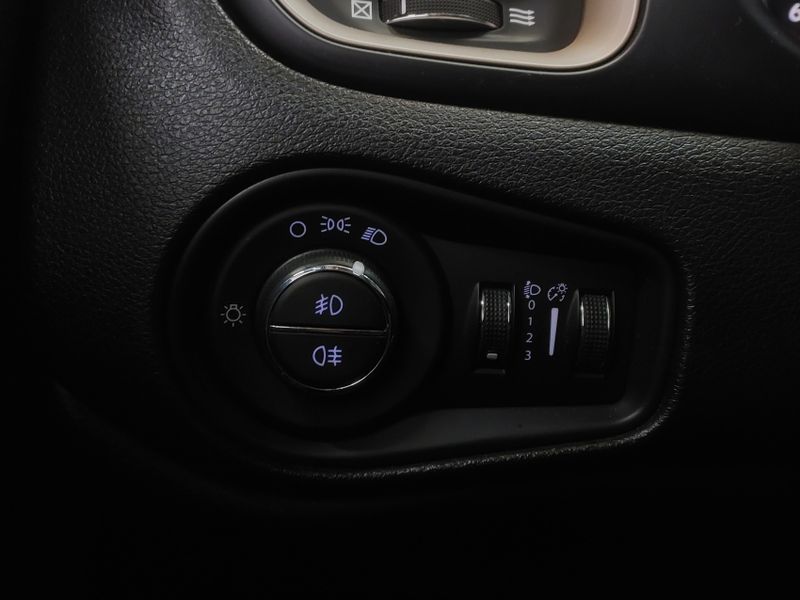 JEEP RENEGADE 1.8 16V FLEX SPORT 4P MANUAL 2018/2018 BETIOLO NOVOS E SEMINOVOS LAJEADO / Carros no Vale JEEP RENEGADE 1.8 16V FLEX SPORT 4P MANUAL 2018/2018 BETIOLO NOVOS E SEMINOVOS LAJEADO / Carros no Vale