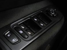 JEEP RENEGADE 1.8 16V FLEX SPORT 4P MANUAL 2018/2018 BETIOLO NOVOS E SEMINOVOS LAJEADO / Carros no Vale