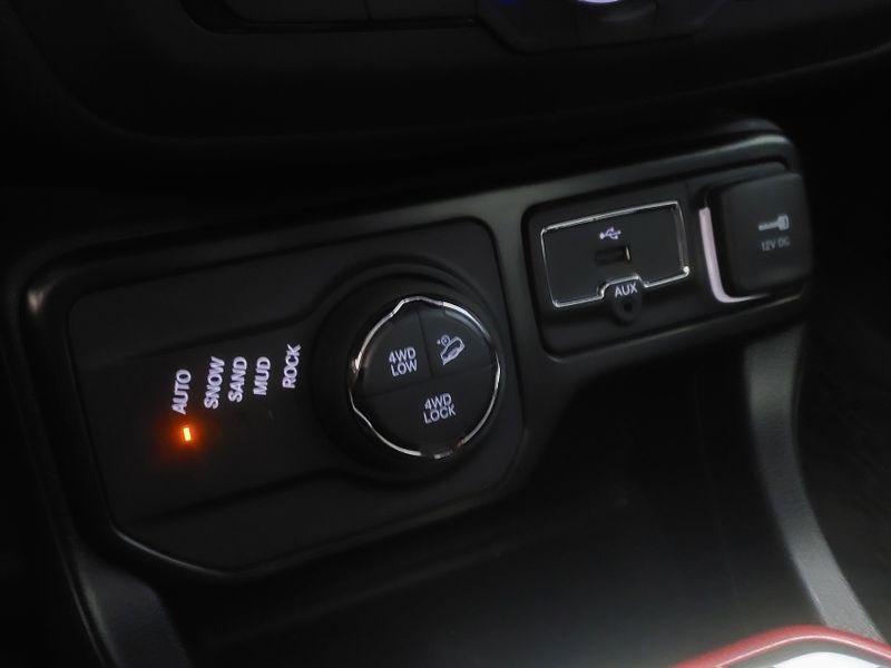 JEEP RENEGADE 2.0 16V TURBO DIESEL TRAILHAWK 4P 4X4 AUTOMÁTICO 2021/2021 BETIOLO NOVOS E SEMINOVOS LAJEADO / Carros no Vale JEEP RENEGADE 2.0 16V TURBO DIESEL TRAILHAWK 4P 4X4 AUTOMÁTICO 2021/2021 BETIOLO NOVOS E SEMINOVOS LAJEADO / Carros no Vale